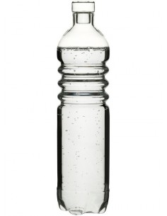 Karafka szklana w kształcie plastikowej butelki