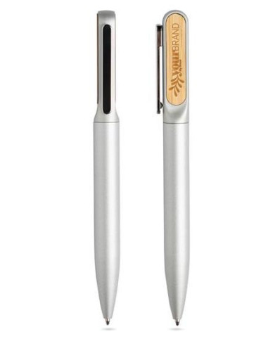 Metalowy długopis z bambusowym detalem